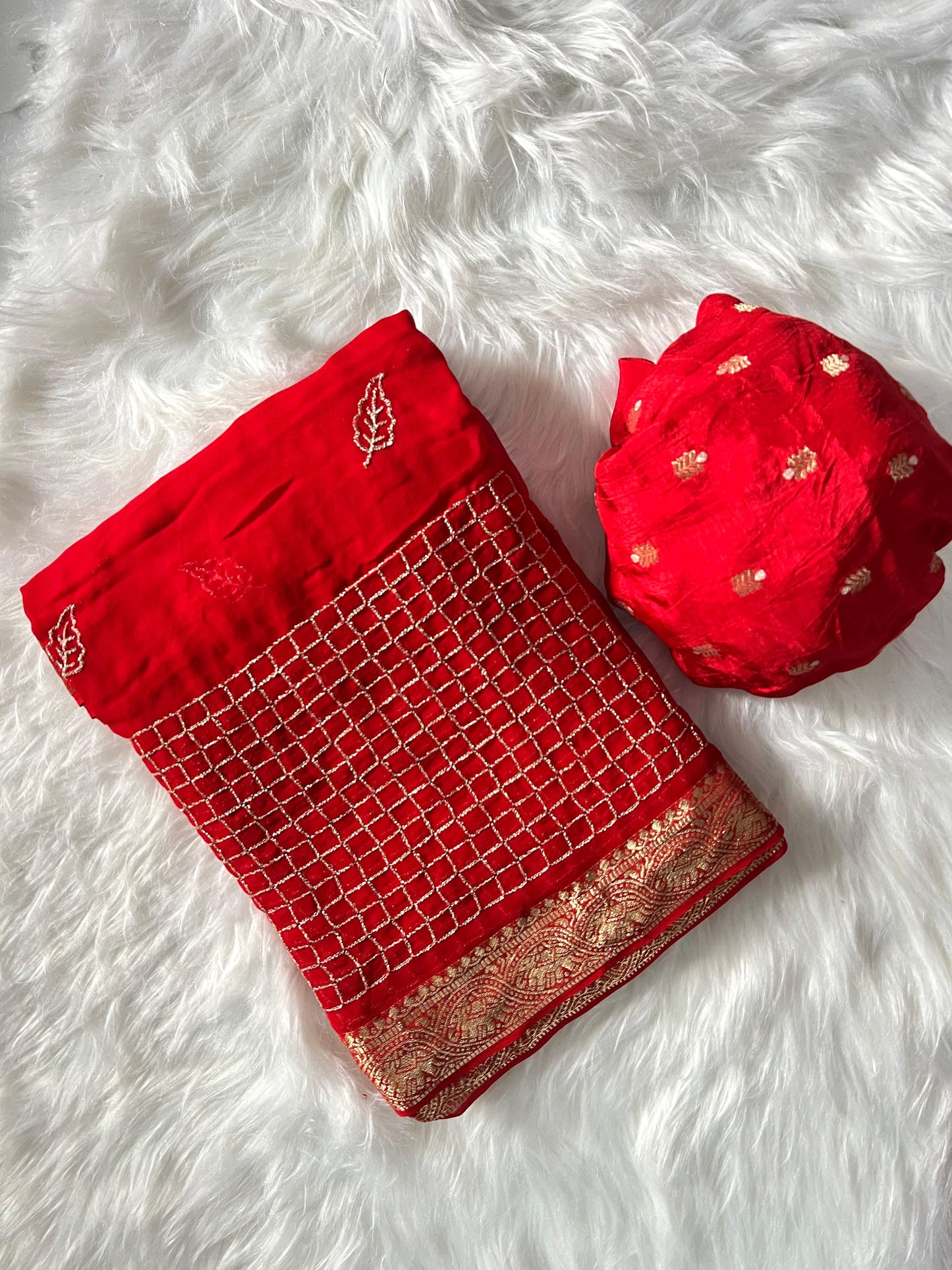 Red
Pure viscose georgette saree