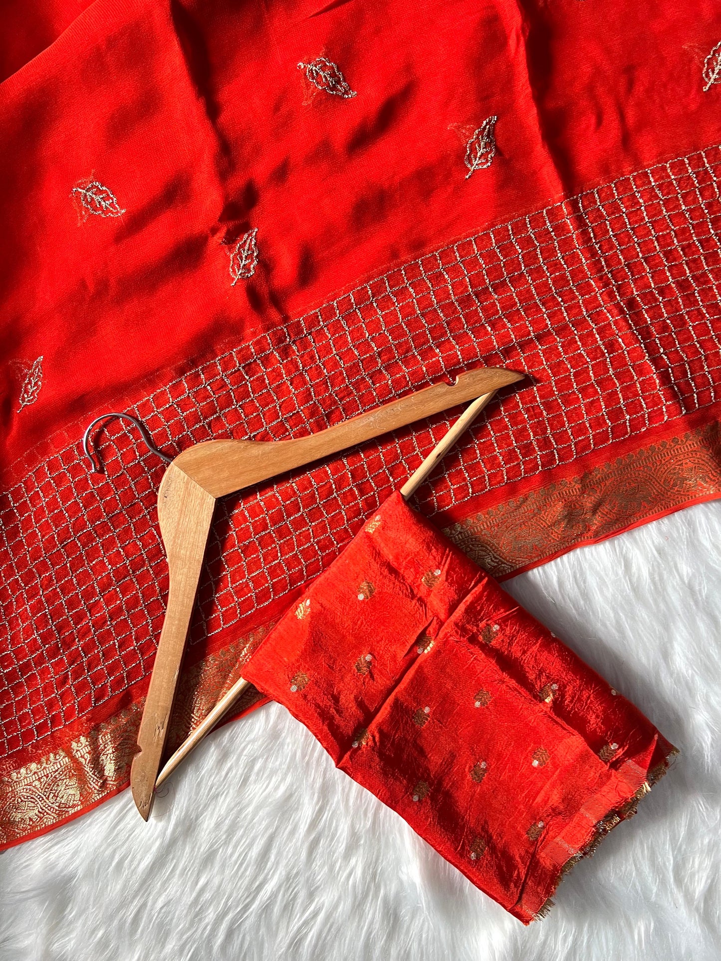 Red 
Pure viscose georgette saree